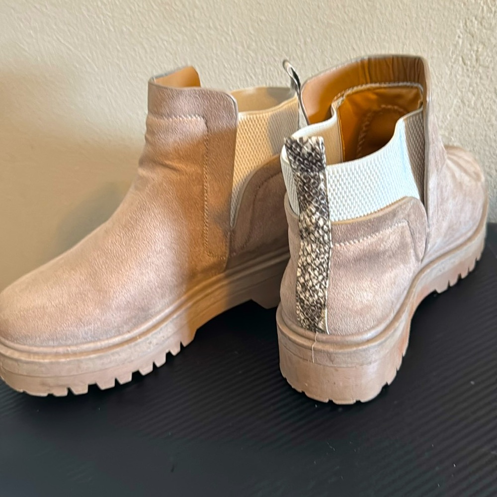 Qupid low platform booties